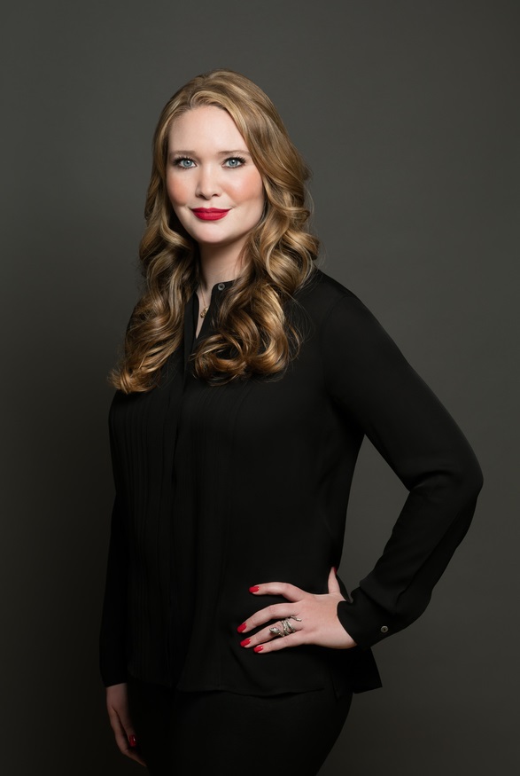 Sarah J. Maas